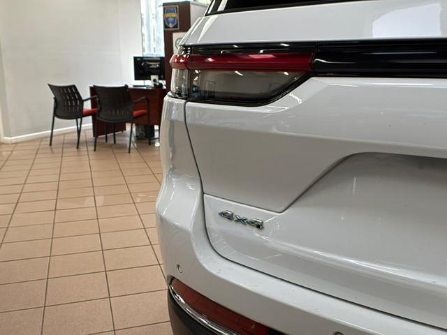 Photo of 2022 Bright White Clearcoat Jeep Grand Cherokee