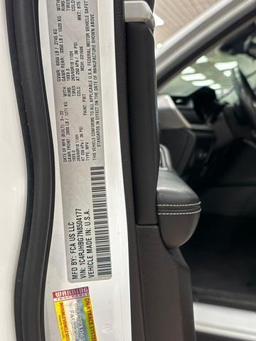 Photo of 2022 Bright White Clearcoat Jeep Grand Cherokee