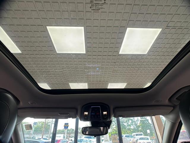 Photo of 2022 Bright White Clearcoat Jeep Grand Cherokee