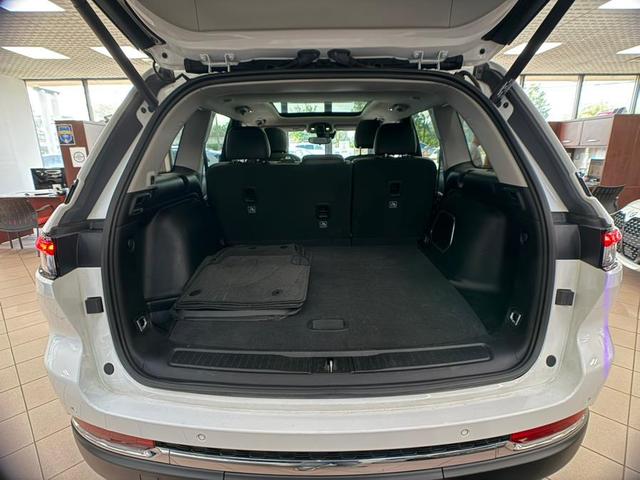 Photo of 2022 Bright White Clearcoat Jeep Grand Cherokee