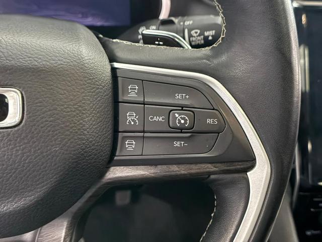 Photo of 2022 Bright White Clearcoat Jeep Grand Cherokee