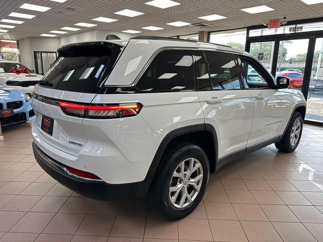 Photo of 2022 Bright White Clearcoat Jeep Grand Cherokee