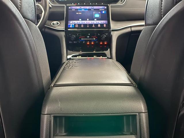 Photo of 2022 Bright White Clearcoat Jeep Grand Cherokee