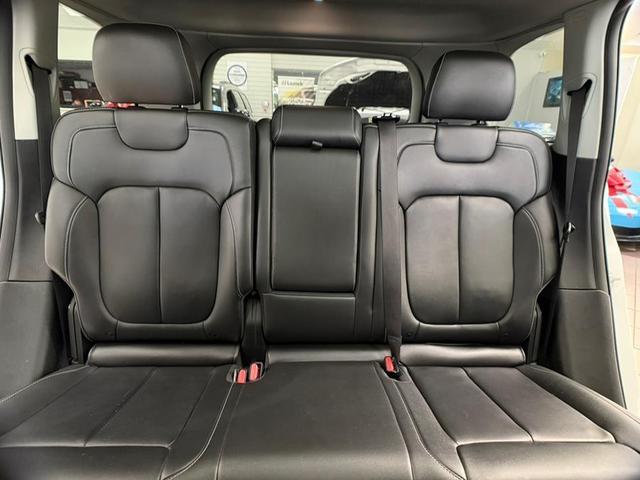 Photo of 2022 Bright White Clearcoat Jeep Grand Cherokee