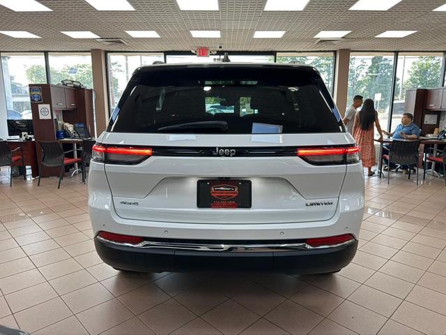 Photo of 2022 Bright White Clearcoat Jeep Grand Cherokee