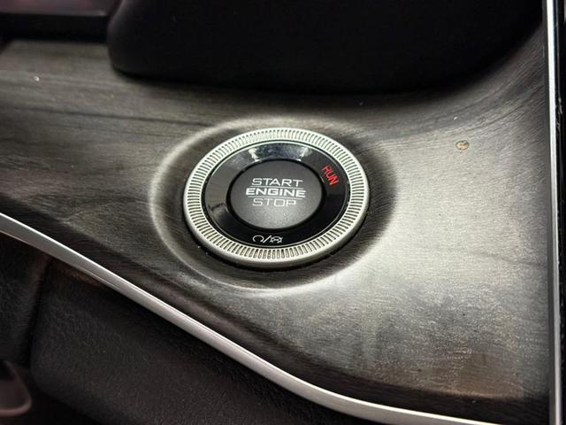 Photo of 2022 Bright White Clearcoat Jeep Grand Cherokee