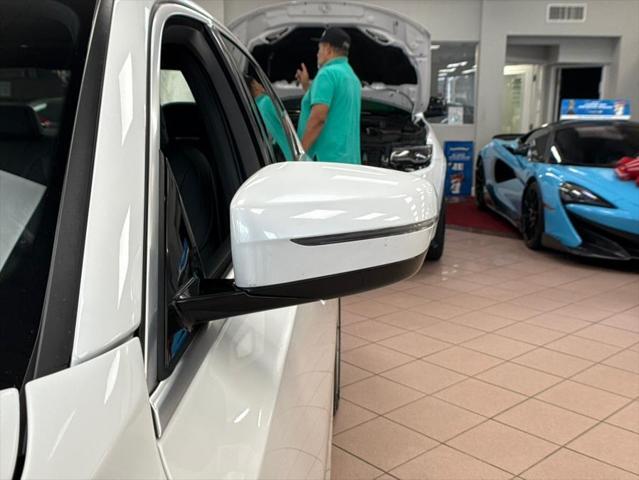 Photo of 2024 Mineral White Metallic BMW 330