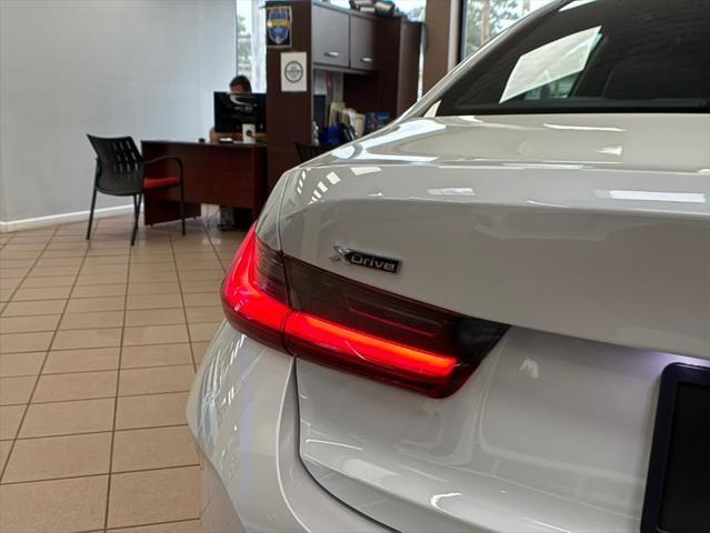 Photo of 2024 Mineral White Metallic BMW 330