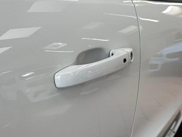 Photo of 2022 White Knuckle Clearcoat Dodge Durango