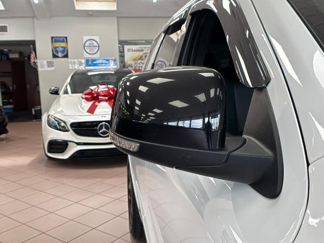 Photo of 2022 White Knuckle Clearcoat Dodge Durango