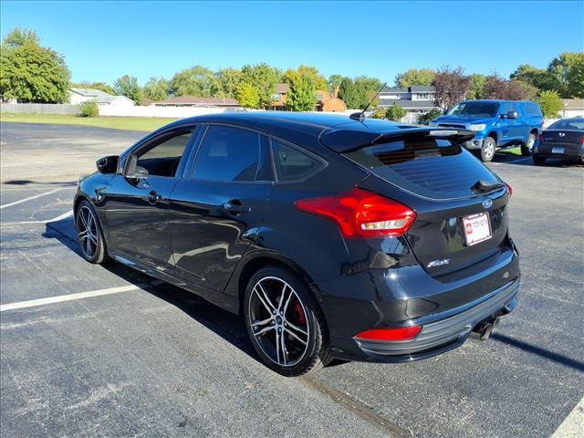 Photo of 2018 Shadow Black Ford Focus ST
