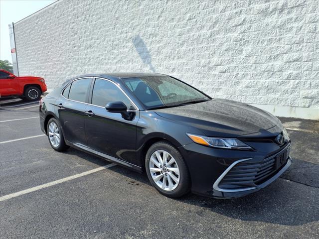 Photo of 2023 Midnight Black Metallic Toyota Camry