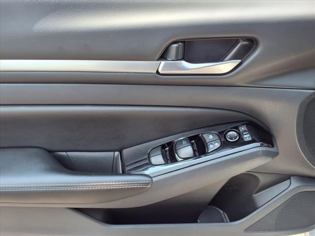 Photo of 2023 Brilliant Silver Metallic Nissan Altima