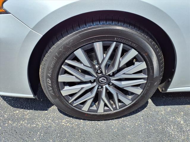 Photo of 2023 Brilliant Silver Metallic Nissan Altima