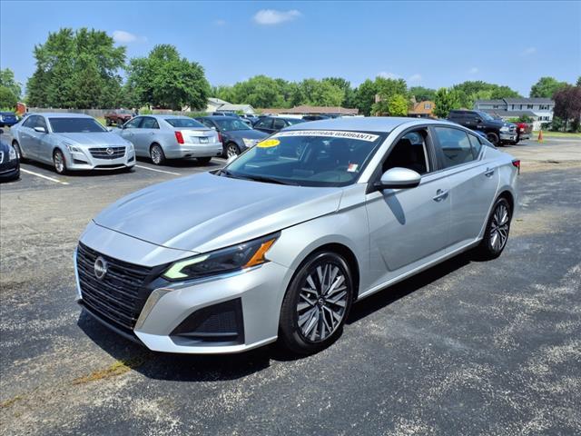 Photo of 2023 Brilliant Silver Metallic Nissan Altima