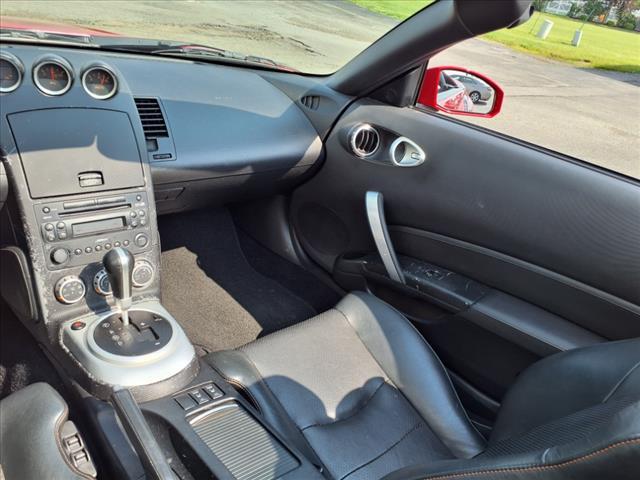 Photo of 2006 Redline Nissan 350Z