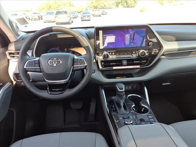 Photo of 2025 Gray Toyota Highlander