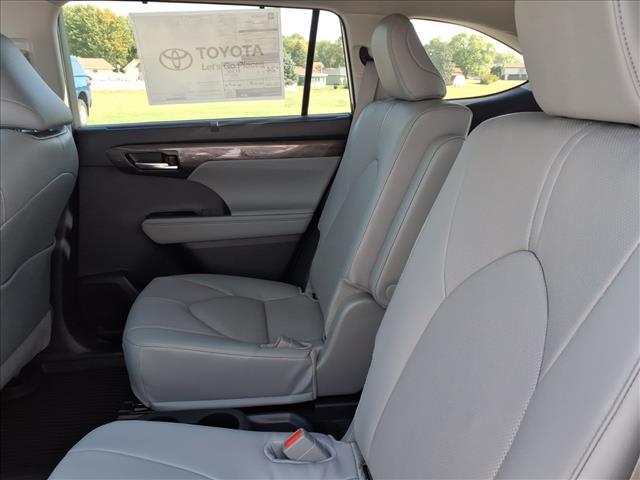 Photo of 2025 Gray Toyota Highlander