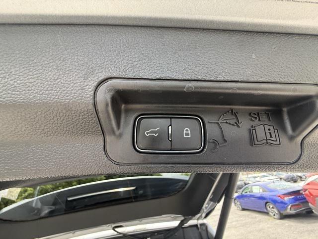 Photo of 2020 Iconic Silver Metallic Ford Explorer