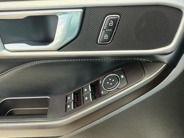 Photo of 2020 Iconic Silver Metallic Ford Explorer