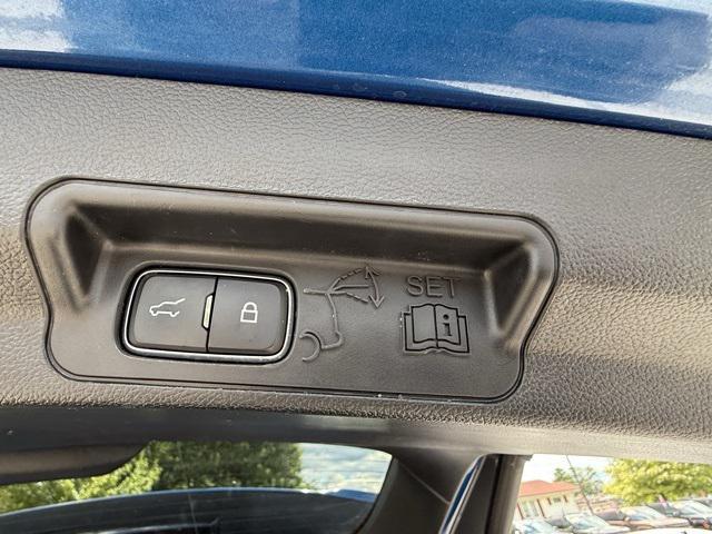 Photo of 2020 Blue Ford Explorer