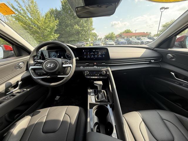 Photo of 2025 Ultimate Red Hyundai ELANTRA