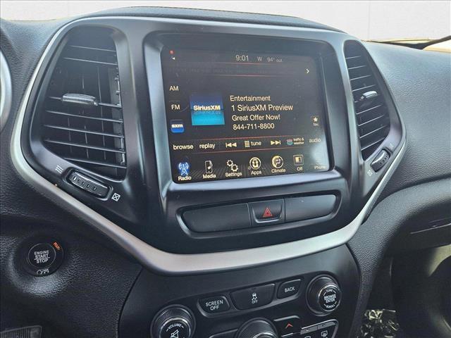 Photo of 2018 Granite Crystal Metallic Clearcoat Jeep Cherokee