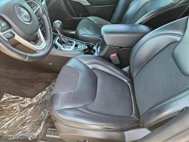 Photo of 2018 Granite Crystal Metallic Clearcoat Jeep Cherokee
