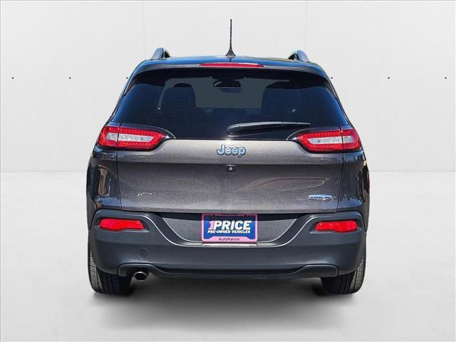 Photo of 2018 Granite Crystal Metallic Clearcoat Jeep Cherokee