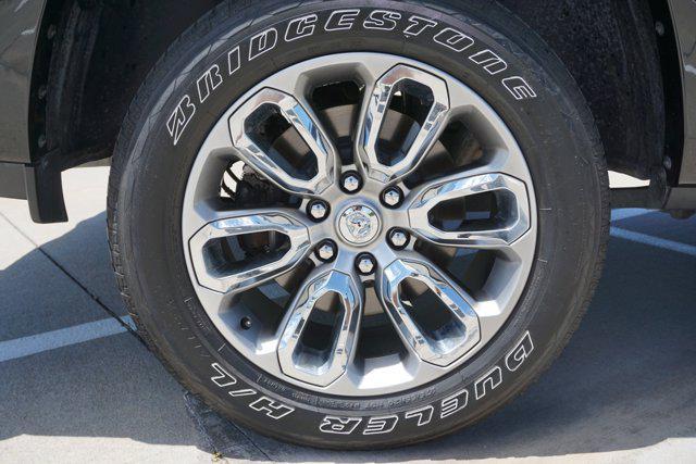 Photo of 2022 Diamond Black Crystal Pearlcoat RAM 1500