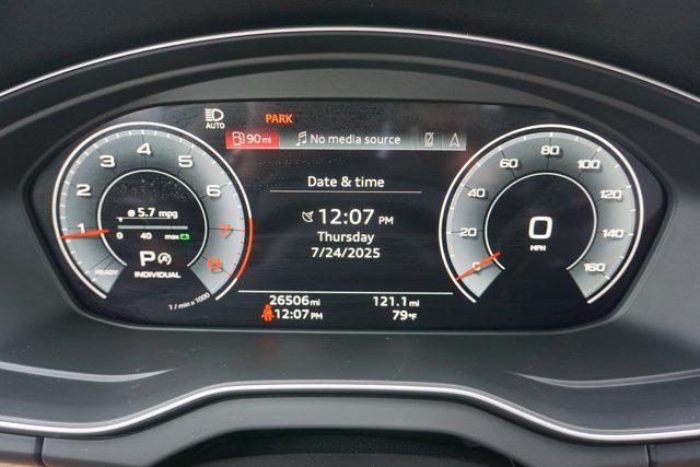 Photo of 2022 Florett Silver Metallic Audi Q5