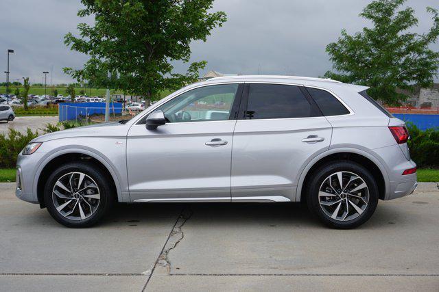 Photo of 2022 Florett Silver Metallic Audi Q5