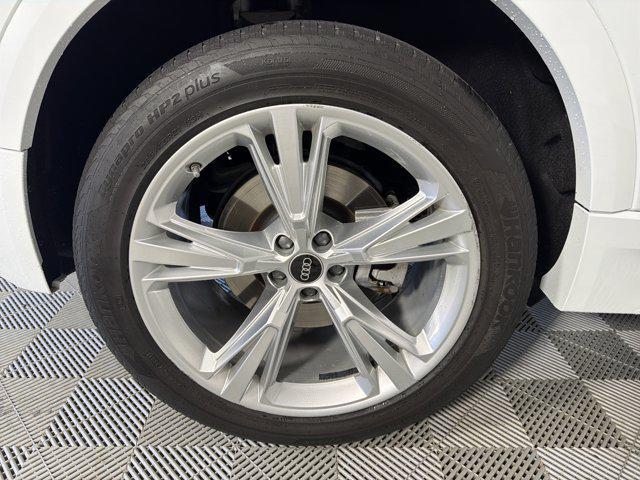 Photo of 2022 Glacier White Audi Q8