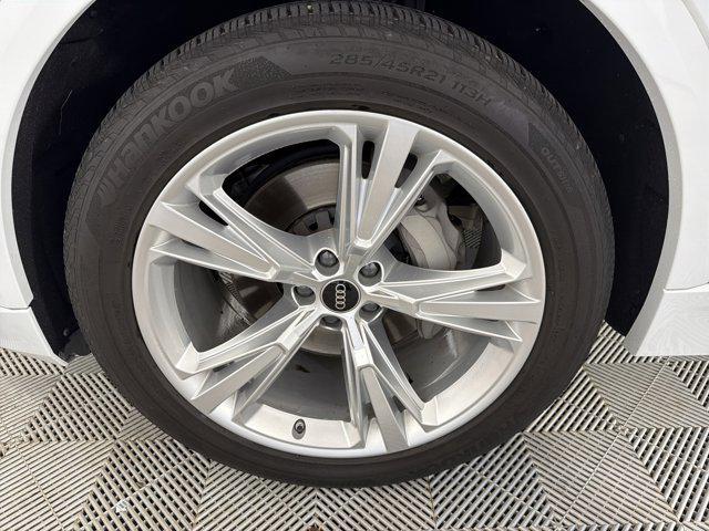 Photo of 2022 Glacier White Audi Q8