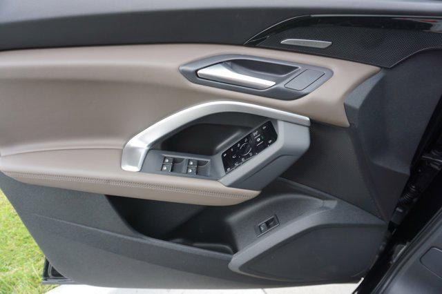 Photo of 2025 Mythos Black Metallic Audi Q5