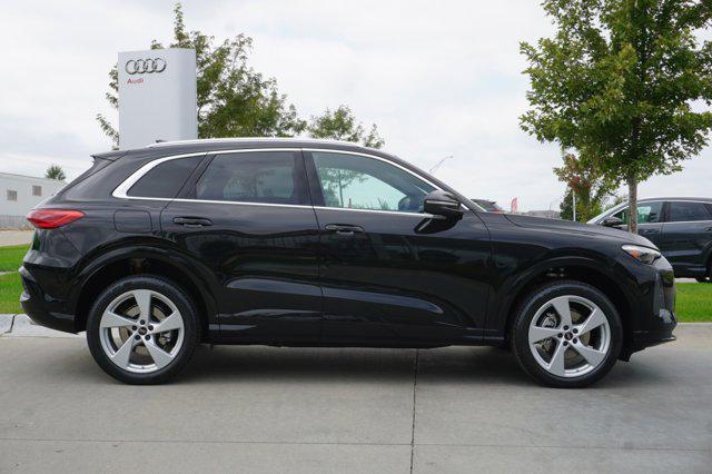 Photo of 2025 Mythos Black Metallic Audi Q5