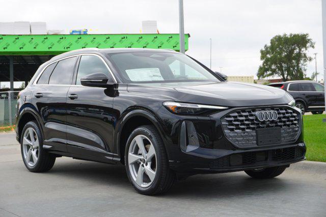 Photo of 2025 Mythos Black Metallic Audi Q5