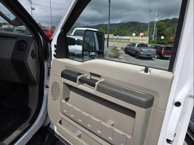 Photo of 2010 Oxford White Ford F-350