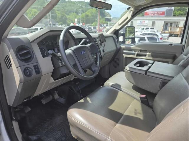 Photo of 2010 Oxford White Ford F-350