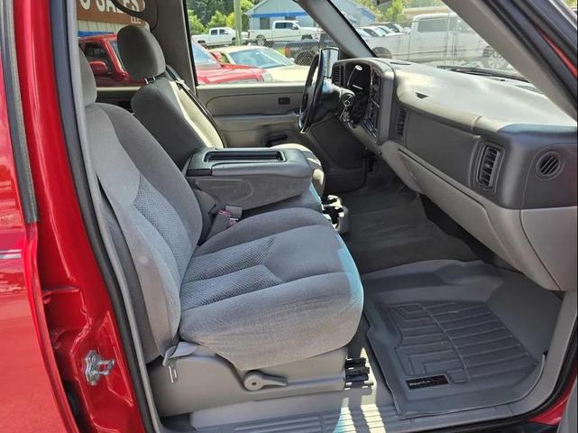 Photo of 2006 Red Chevrolet Avalanche