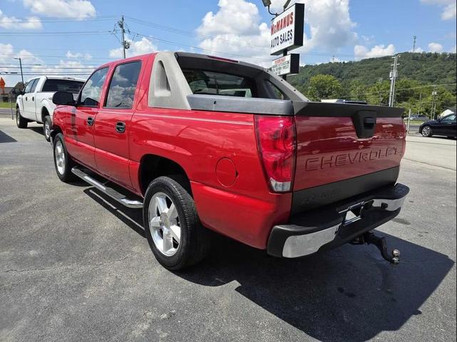 Photo of 2006 Red Chevrolet Avalanche