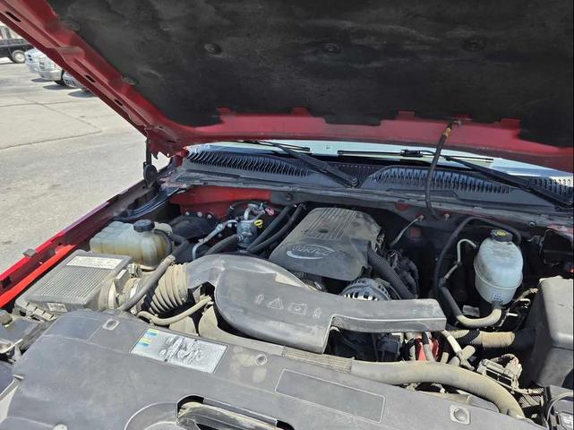 Photo of 2006 Red Chevrolet Avalanche