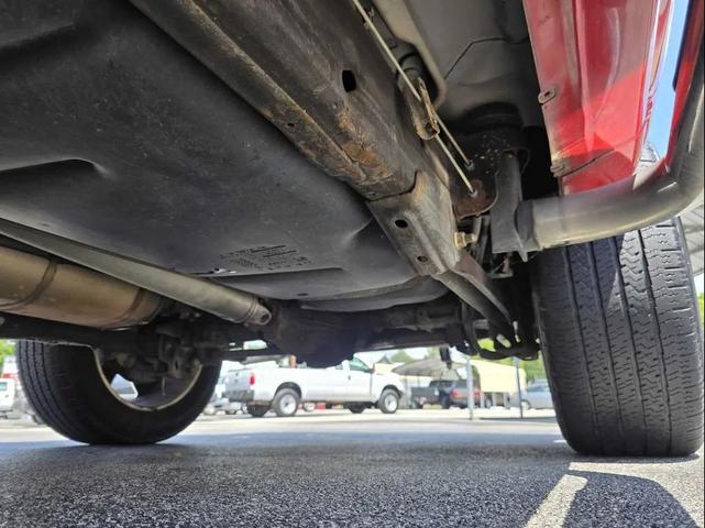 Photo of 2006 Red Chevrolet Avalanche