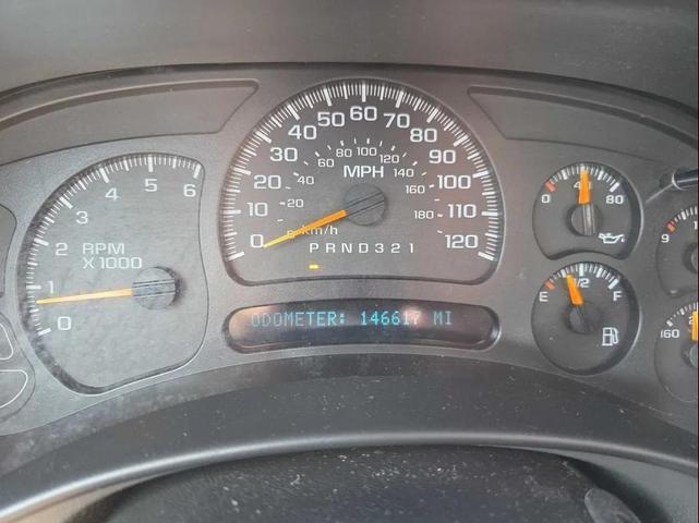 Photo of 2006 Red Chevrolet Avalanche