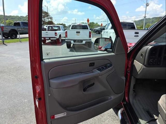 Photo of 2006 Red Chevrolet Avalanche