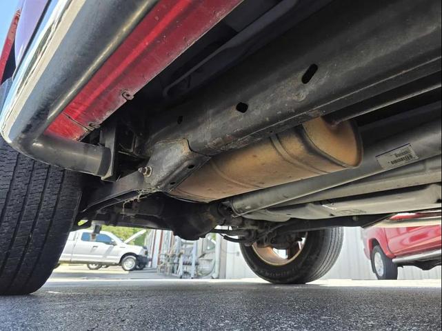 Photo of 2006 Red Chevrolet Avalanche