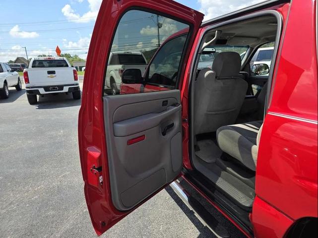 Photo of 2006 Red Chevrolet Avalanche