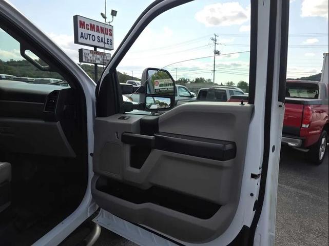 Photo of 2018 Oxford White Ford F-250