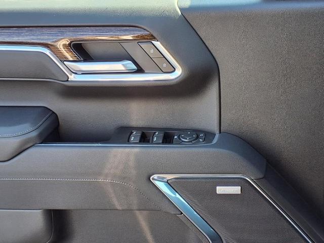 Photo of 2025 Summit White GMC Sierra 1500