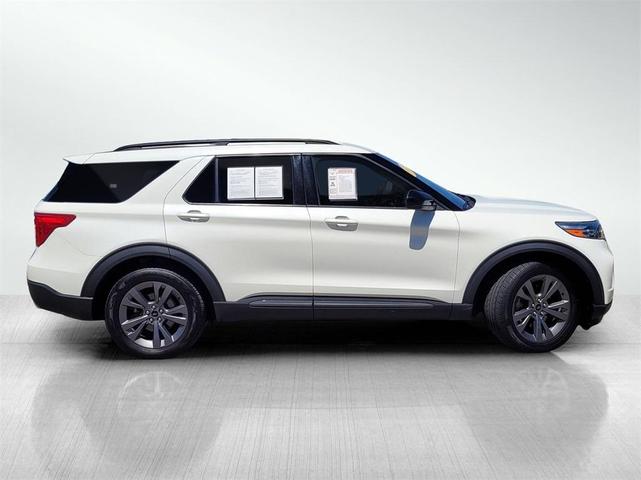 Photo of 2022 Star White Ford Explorer